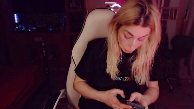 AnnieGOld Live Image