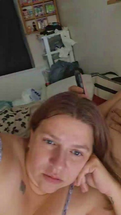 Creamypeachie Live Image