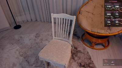 KrystalMckiney Live Image