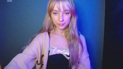 LuciaAdorable Live Image