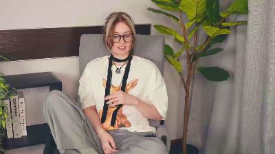 LucyMenasco Live Image