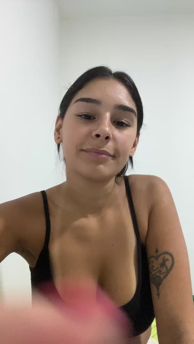 MikaDeliora Live Image