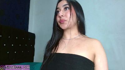 Nicolle_2 Live Image