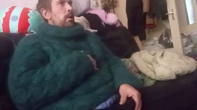 sweaterslut Live Image