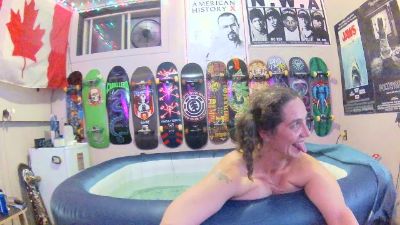 2kinkynewfees live from Canada