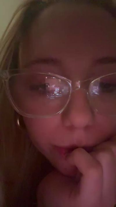 Abbydabaddie000 live from United States