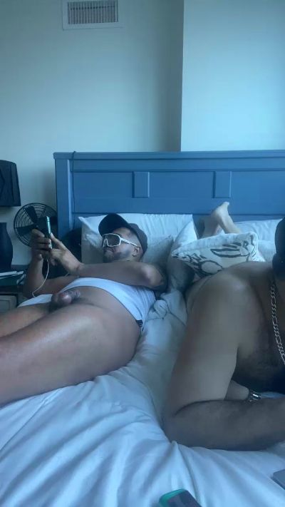 Alex_and_Darius live from United States