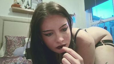 Alexialillith live from United Kingdom