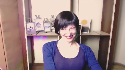 AngelinaLess_ live from United States