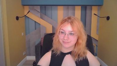 AngelinaLow live from United States