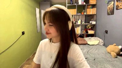 AraVanderwal live from United States