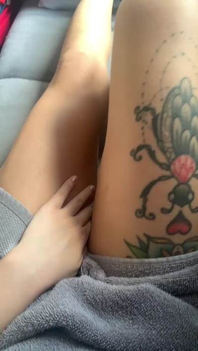 Ava_Amour live from Canada