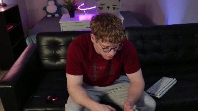 BlueEyedTallGuy live from United States