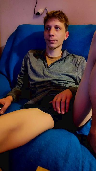 Boubou4020 live from Belgium