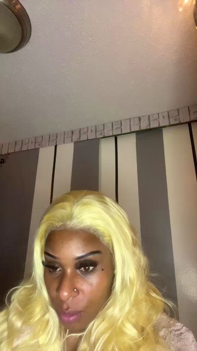 CashMeeOutt live from United States