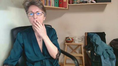 ChaudeRoxane live from United Kingdom