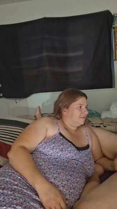 Creamypeachie live from United States