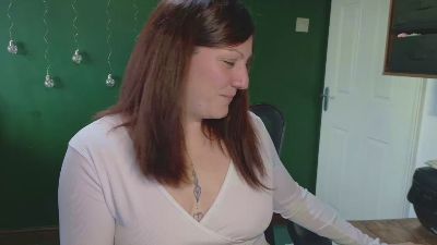 Curvy_NolaMILF live from United Kingdom