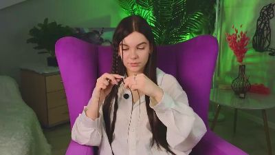 DaiseyOsario live from France