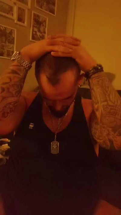 Dani4490 live from Germany