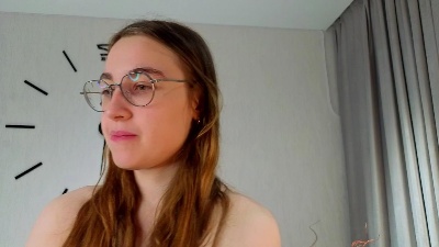 ElayneRegel live from United States