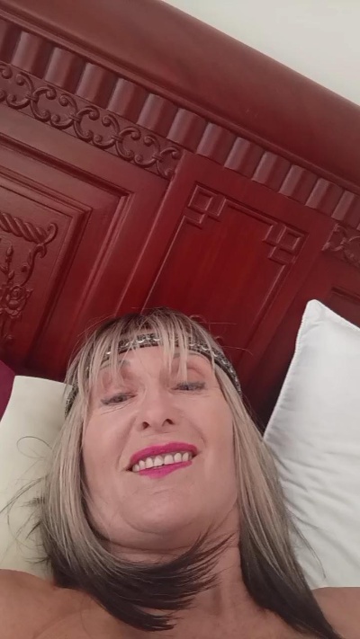 Eliza_Wendy live from United States