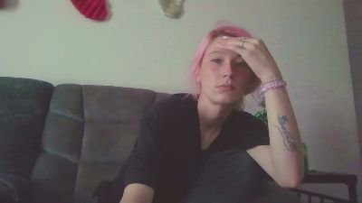 Emwarr1998 live from United States