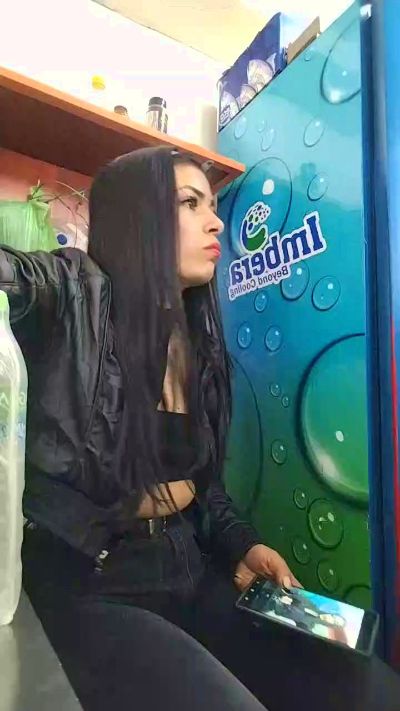 Estefanii_R live from Colombia