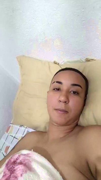 Faelly_santos live from Brazil