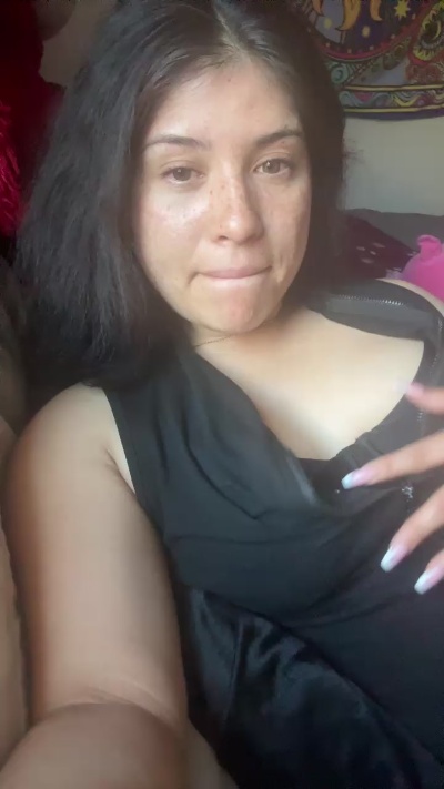 Freckledbabyy live from United Kingdom