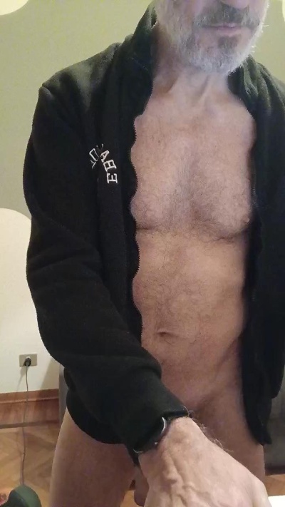 ItalSilverDaddy live from Italy