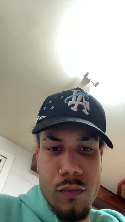 Jlexis777 live from Spain