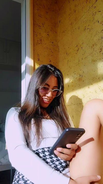 JolieDurand live from France