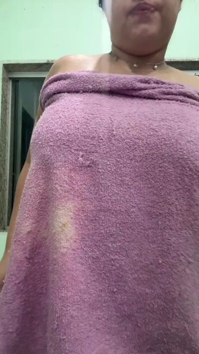 JuGostosinha live from Brazil