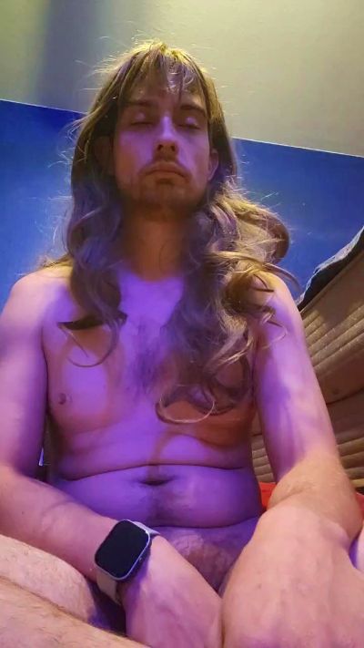 JulianneMon live from United States