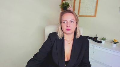 Karenblond live from United Kingdom