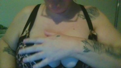 Kittybitty_89 live from United Kingdom