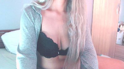 Lia9Lumi live from United States