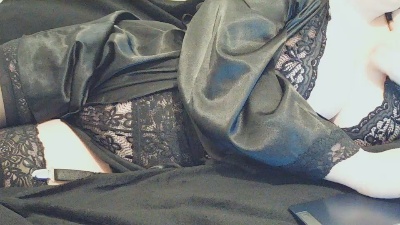 Lilly_Rosee live from United Kingdom