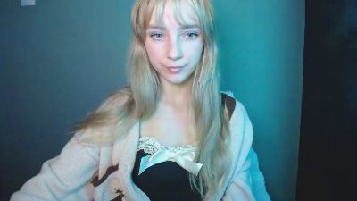 LuciaAdorable live from United Kingdom