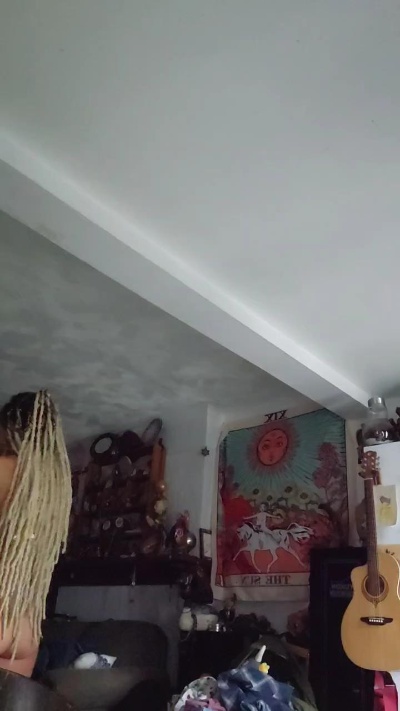 Luxe_Venom live from Canada