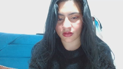 Maiira_hdz live from Colombia