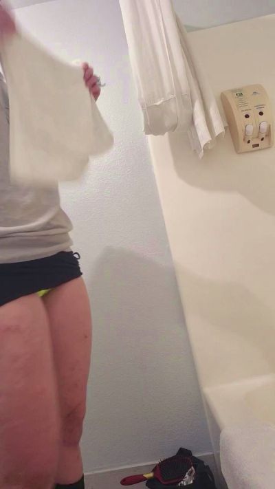 MandyBay live from United States