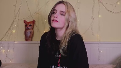 MarianEdgin live from United States