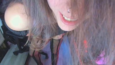 MartesBratty live from Spain