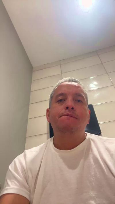 Men1977 live from United States