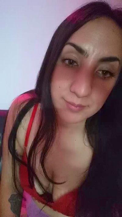 Milenamoon22 live from Uruguay