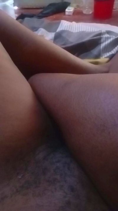 Minnienizzer90 live from South Africa