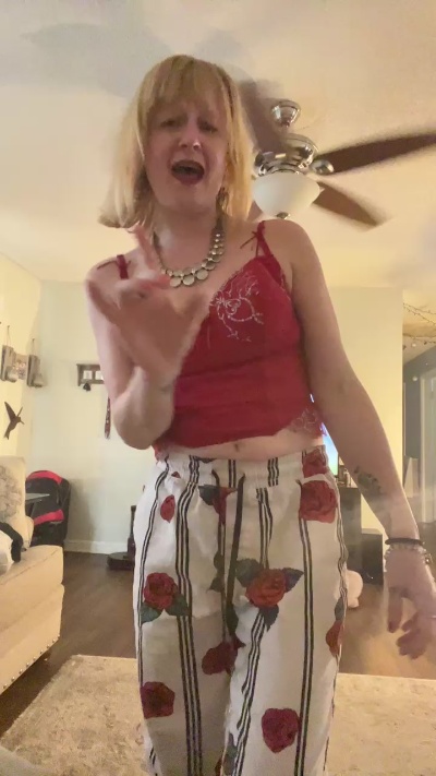 Miss_wiccan live from United States