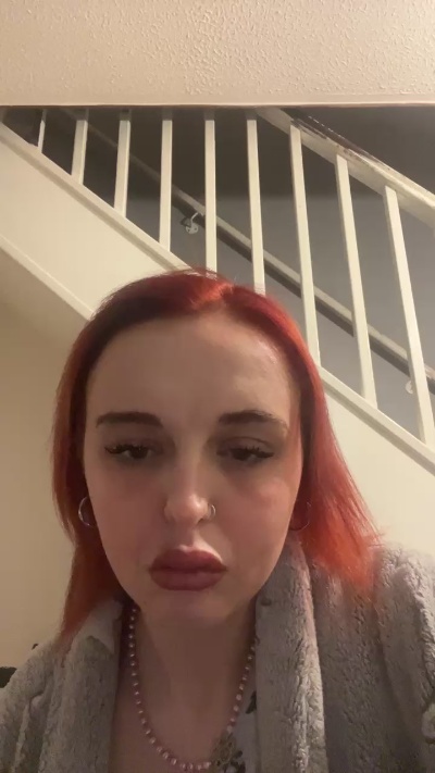 NiccyCherry live from United Kingdom